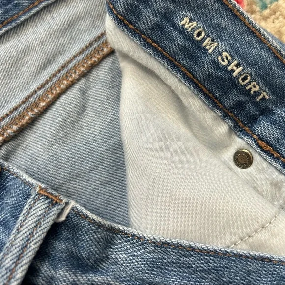 American Eagle Outfitters Denim Mom Shorts Cuffed Hem Size 4 - Picture 5 of 7